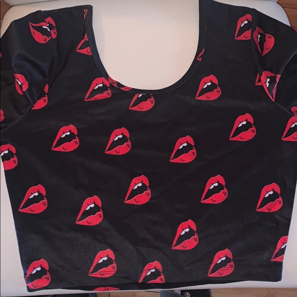 Black long sleeve crop top